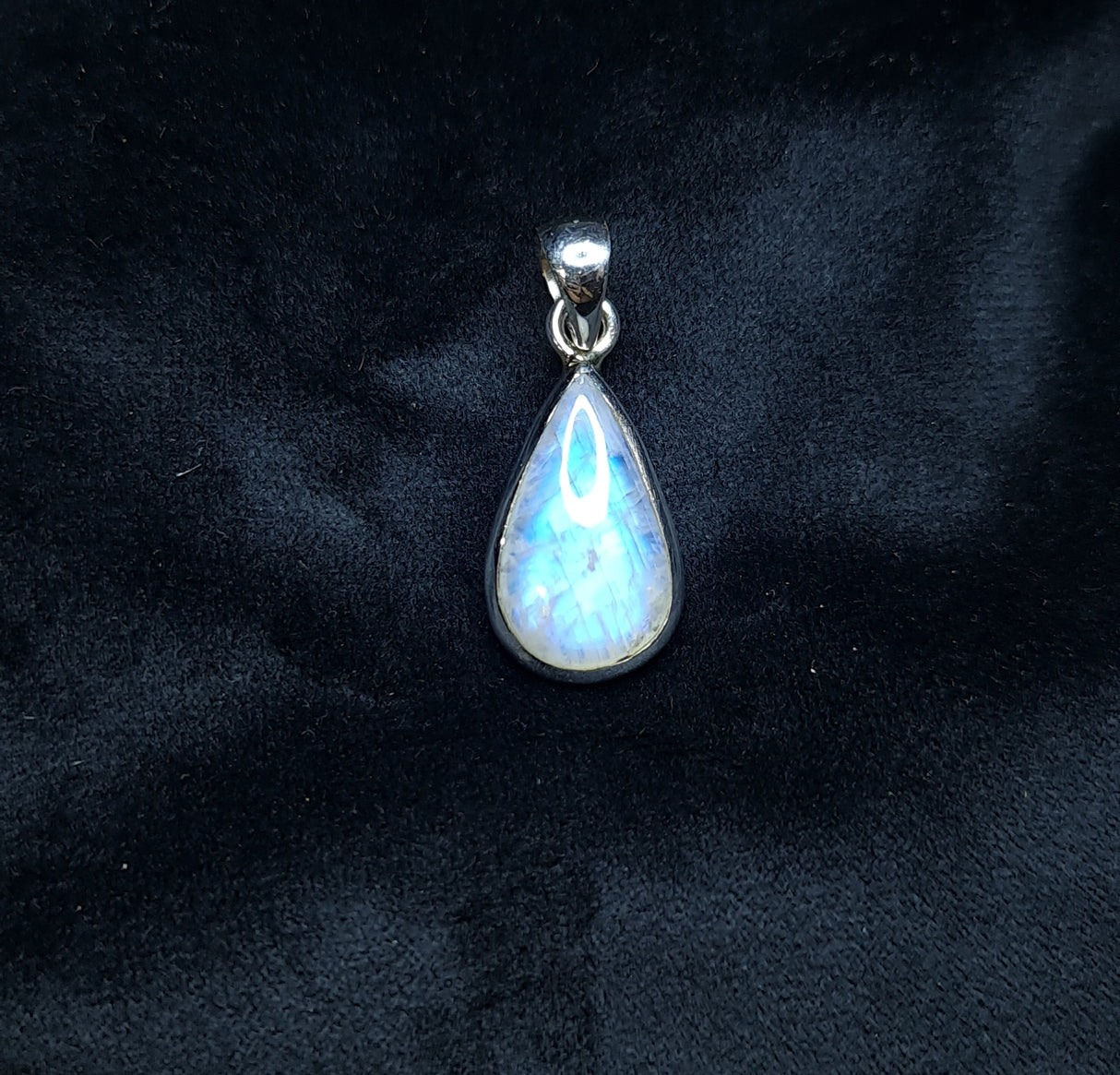 RAINBOW MOONSTONE PENDANT set in STERLING SILVER 3SSRMP1