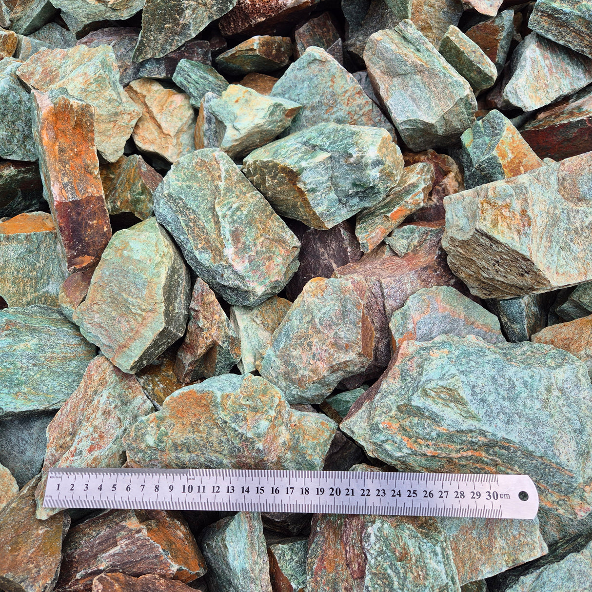 FUCHSITE Rough by Weight, India ZRR004