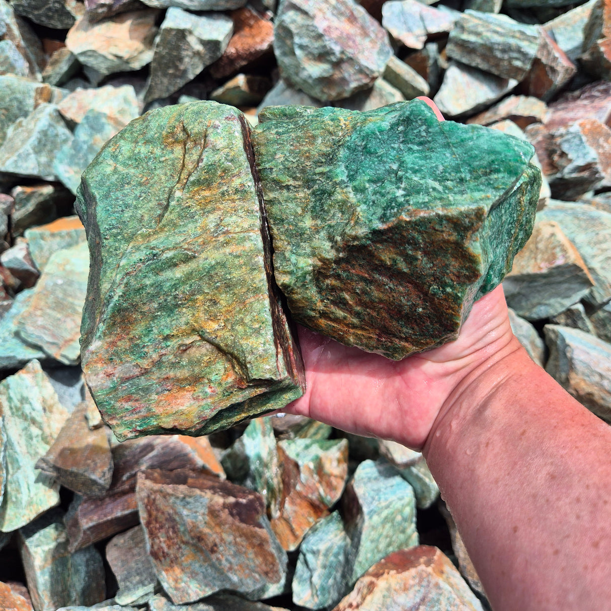 FUCHSITE Rough by Weight, India ZRR004