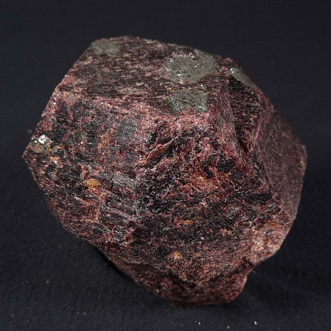 LARGE ALMANDINE GARNET ON CHLORITE SCHIST, Australia XGC003