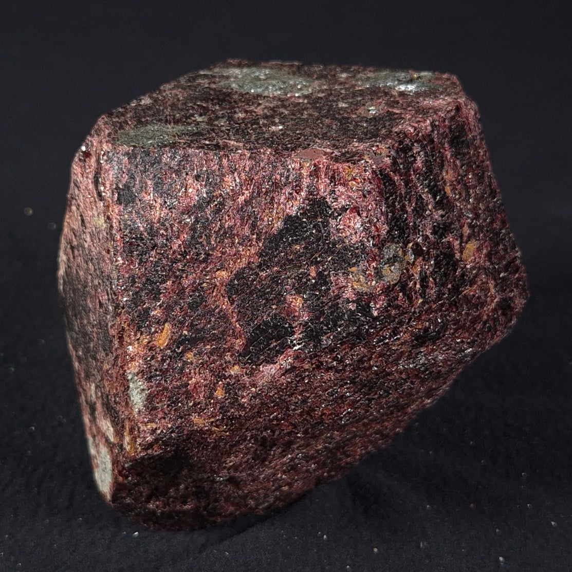 LARGE ALMANDINE GARNET ON CHLORITE SCHIST, Australia XGC003