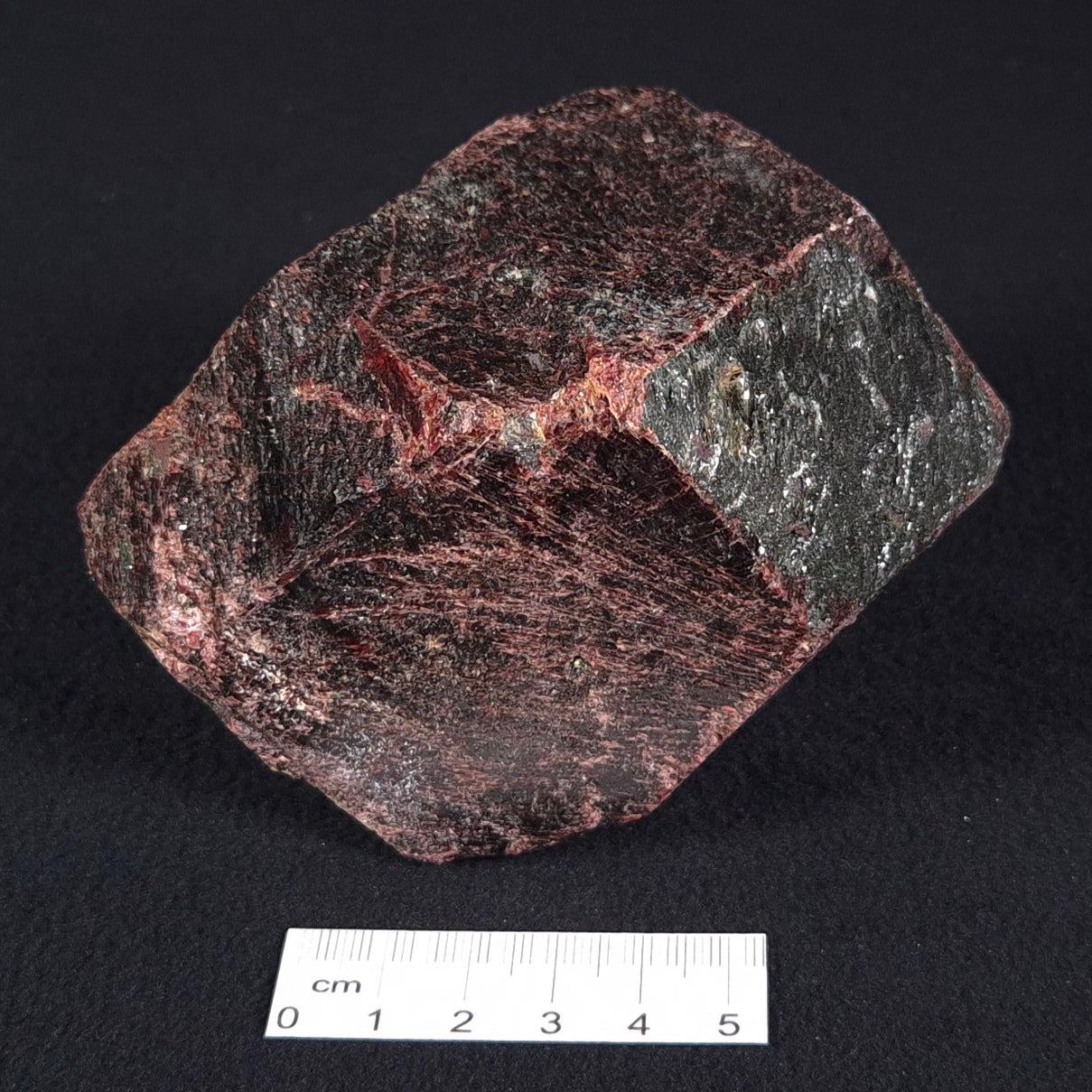 LARGE ALMANDINE GARNET ON CHLORITE SCHIST, Australia XGC005