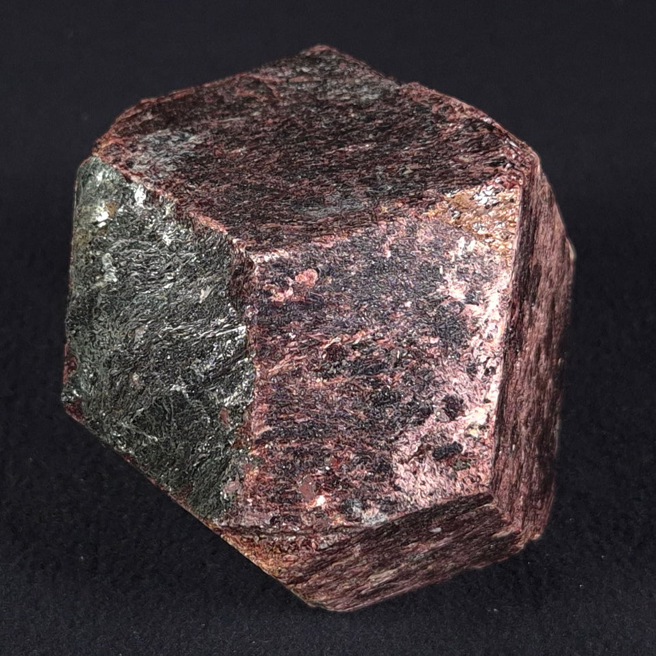LARGE ALMANDINE GARNET ON CHLORITE SCHIST, Australia XGC005