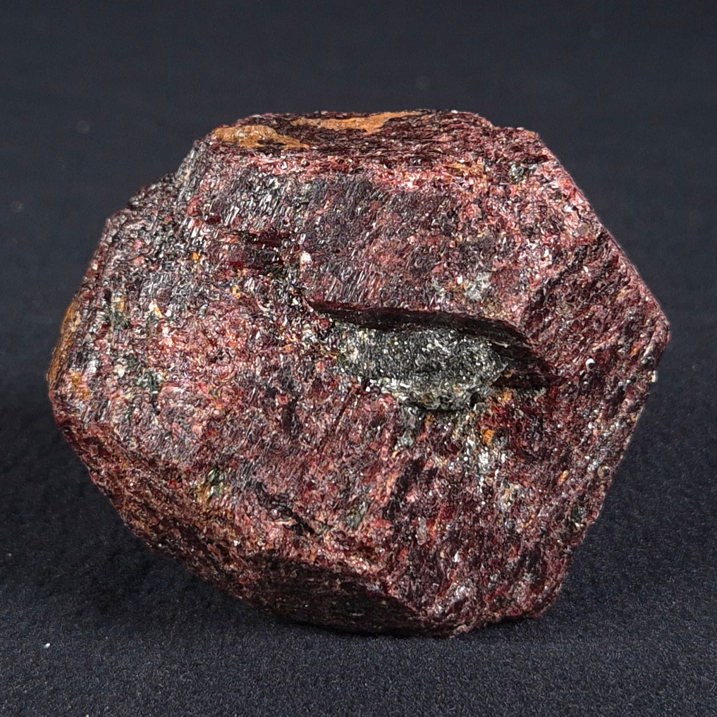 LARGE ALMANDINE GARNET ON CHLORITE SCHIST, Australia XGC008