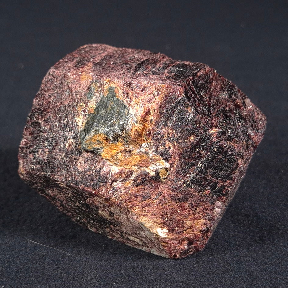 LARGE ALMANDINE GARNET ON CHLORITE SCHIST, Australia XGC009