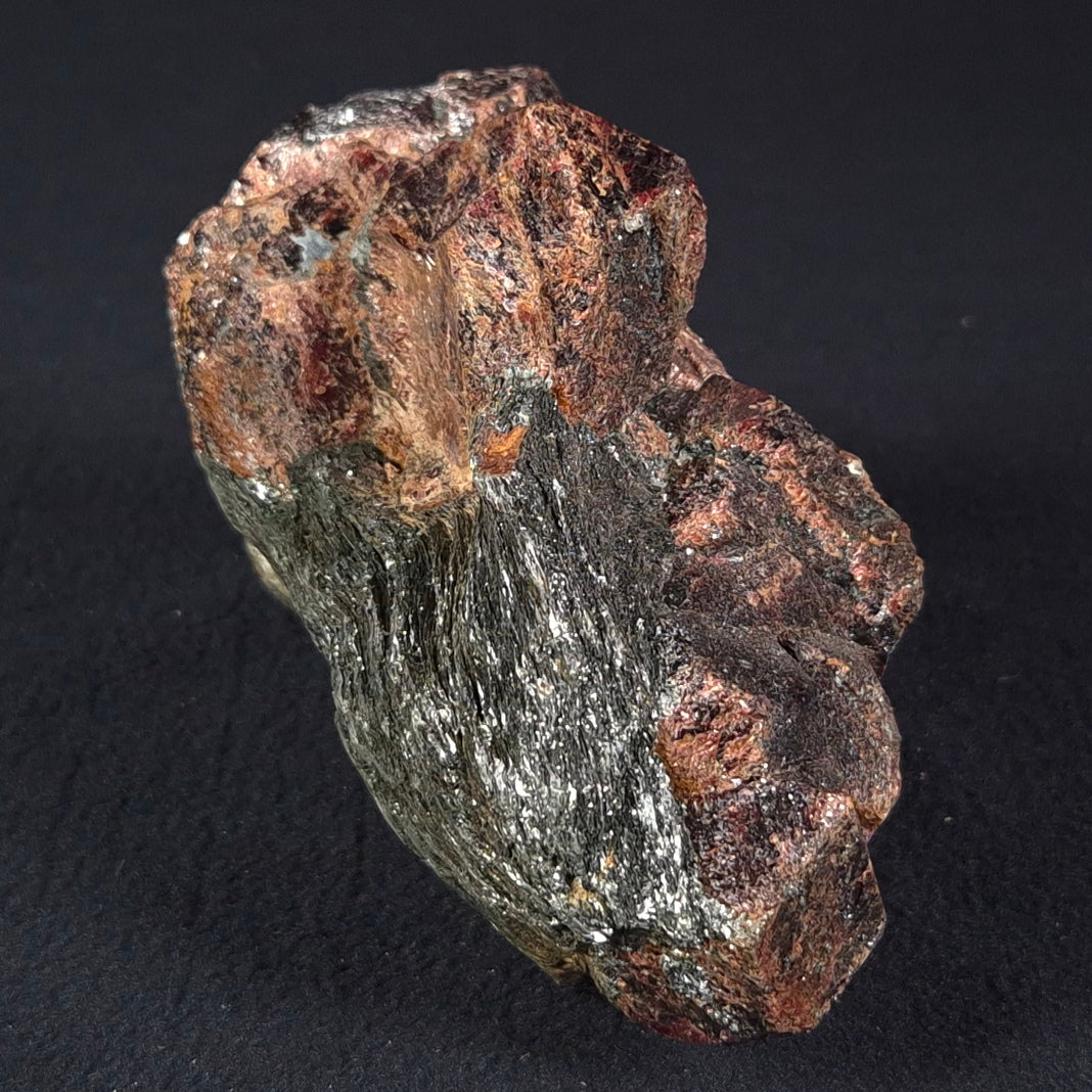 LARGE ALMANDINE GARNETS ON CHLORITE SCHIST, Australia XGC014