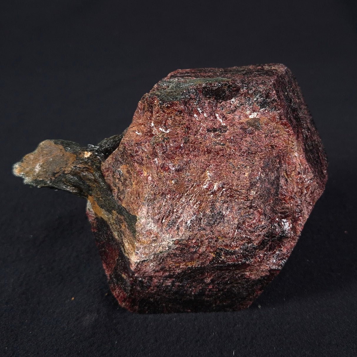 LARGE ALMANDINE GARNET, Australia XGC018