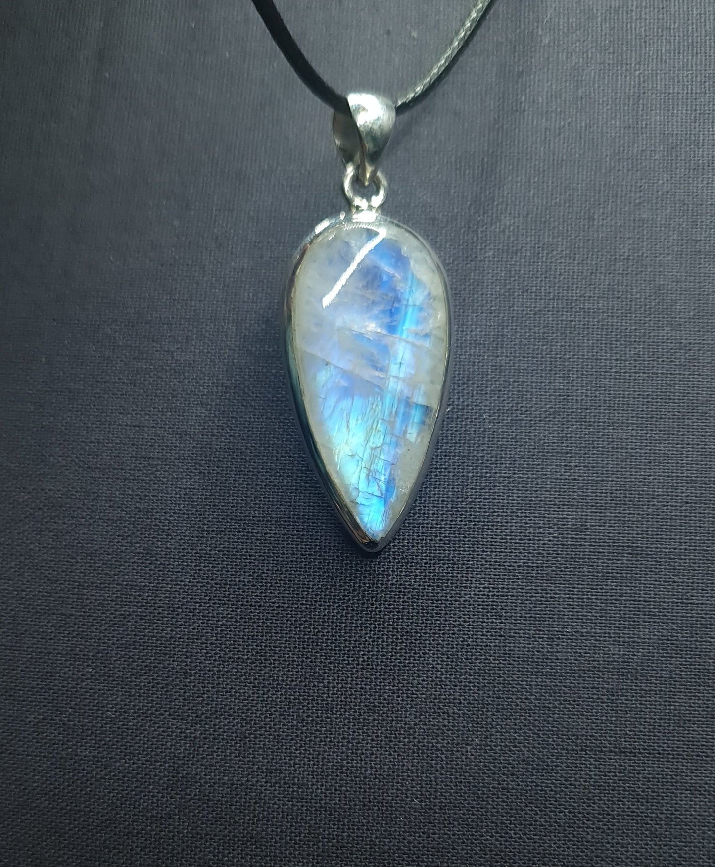 RAINBOW MOONSTONE PENDANT set in STERLING SILVER 3SSMSP1