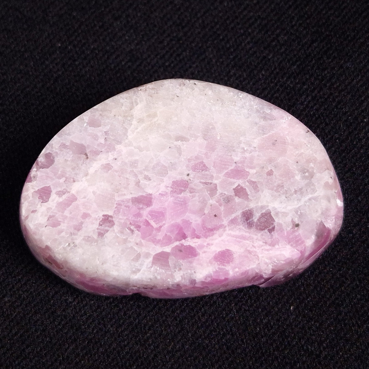 KAMMERERITE CABOCHON, Morocco XKR014