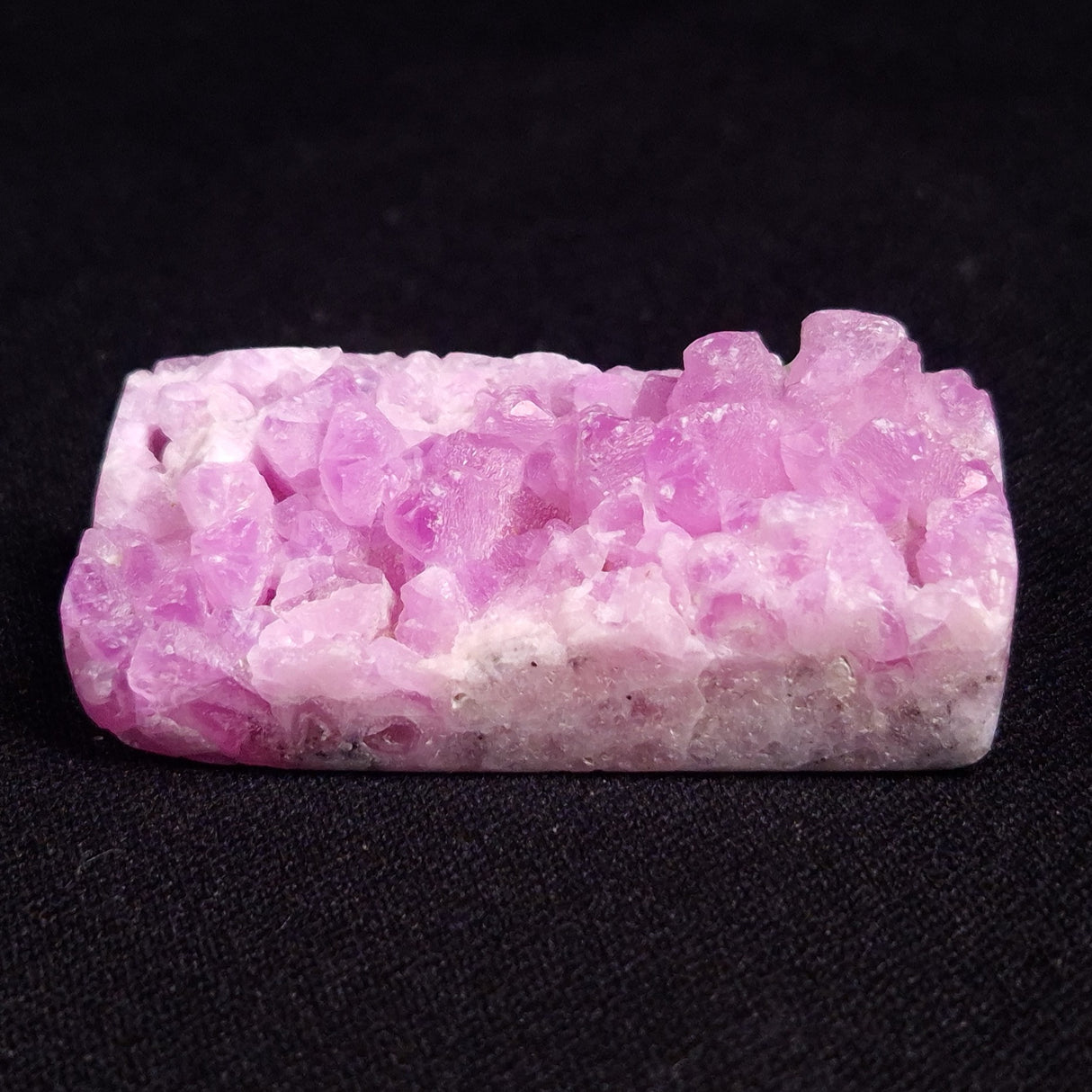 KAMMERERITE CABOCHON, Morocco XKR017