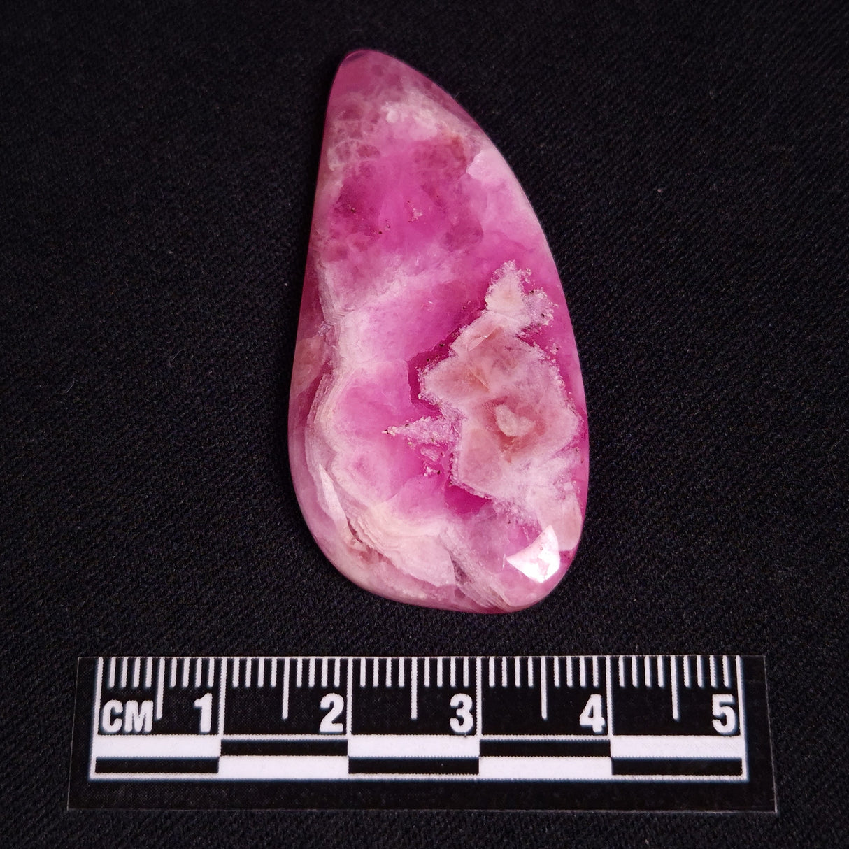 KAMMERERITE CABOCHON, Morocco XKR018