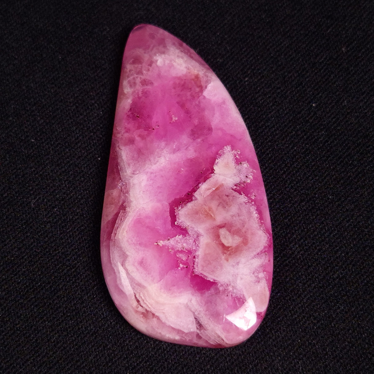 KAMMERERITE CABOCHON, Morocco XKR018