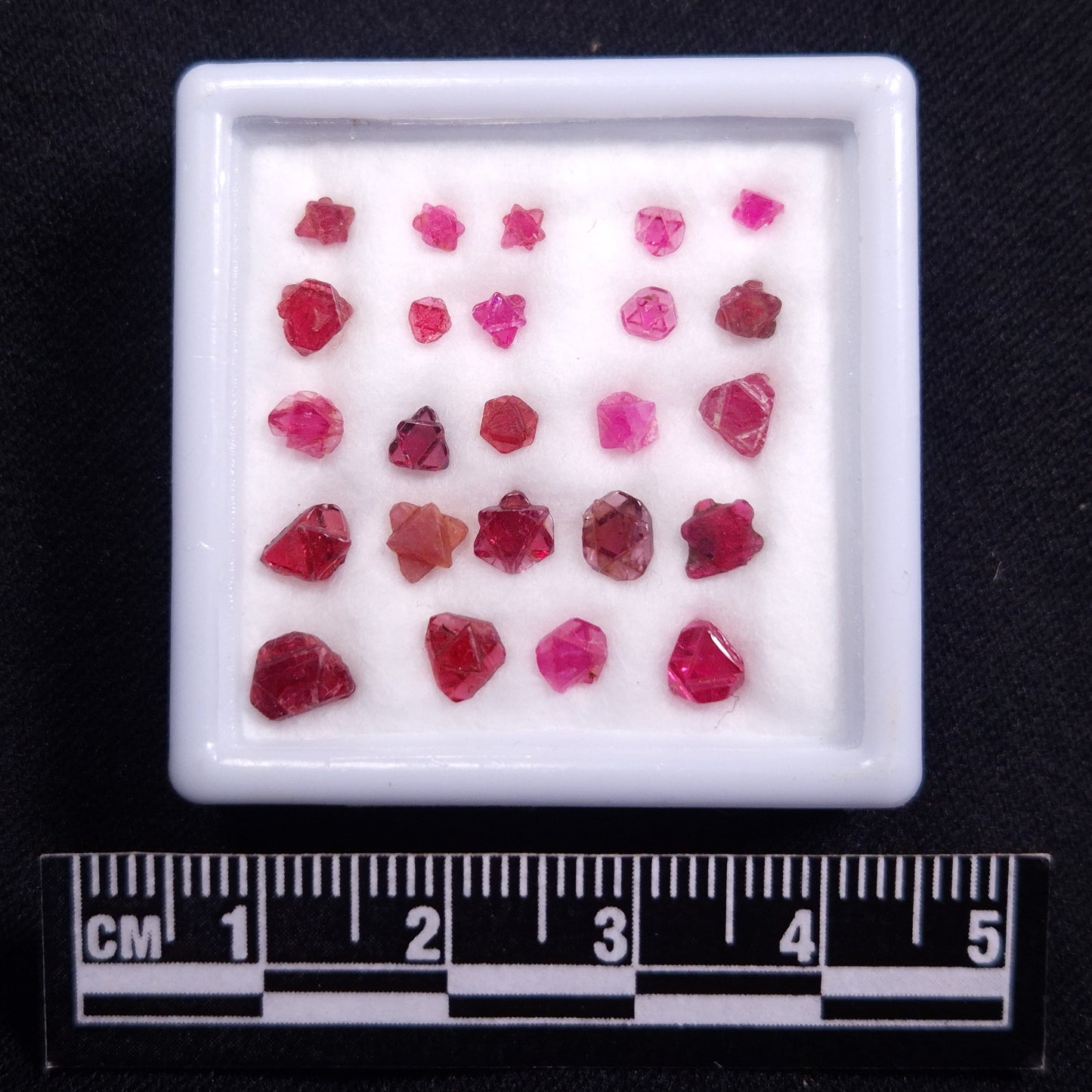 SPINEL TWIN CRYSTALS, 24 Pieces, Myanmar YSC099