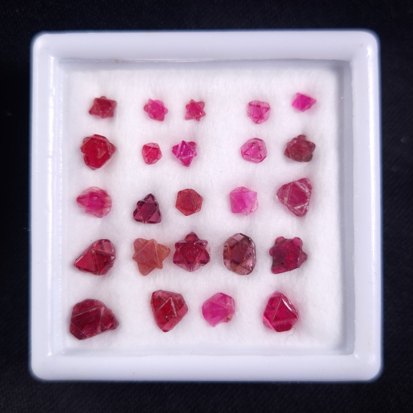 SPINEL TWIN CRYSTALS, 24 Pieces, Myanmar YSC099