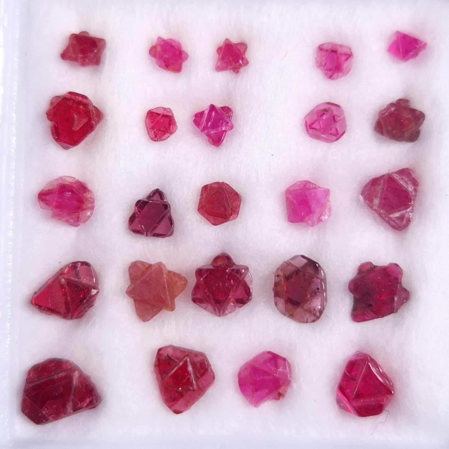 SPINEL TWIN CRYSTALS, 24 Pieces, Myanmar YSC099