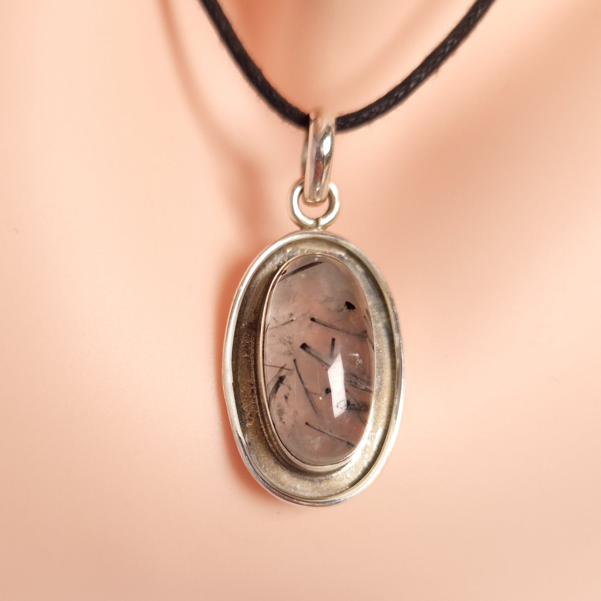 TOURMALATED QUARTZ OVAL PENDANT set in STERLING SILVER 3SSTOP1