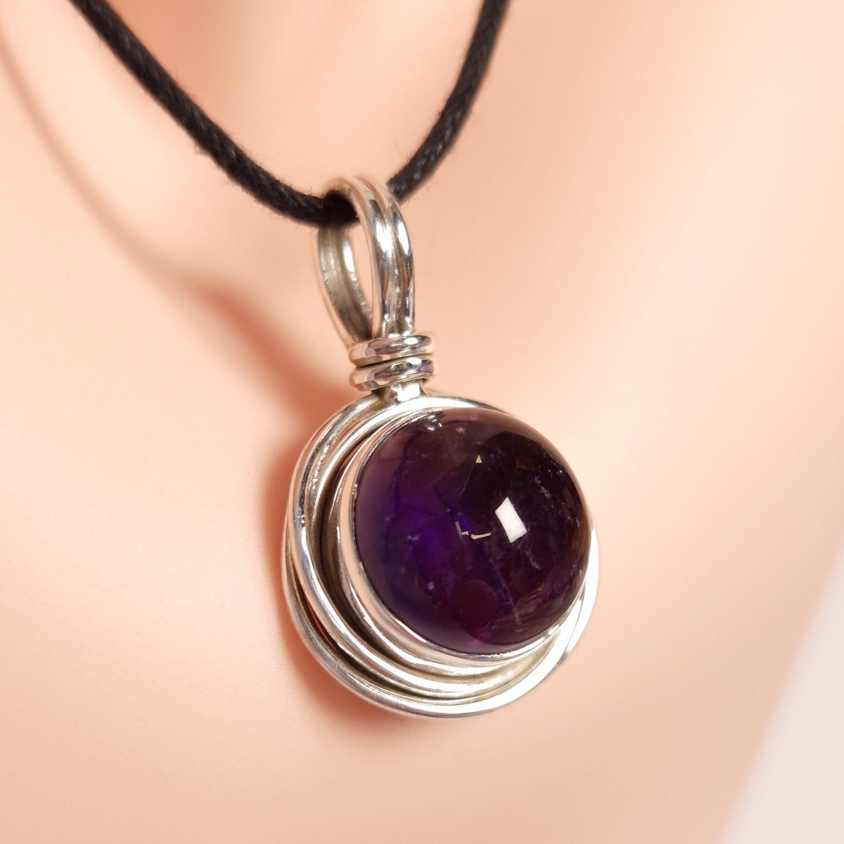 ROUND AMETHYST PENDANT set in STERLING SILVER 3SSRAP1
