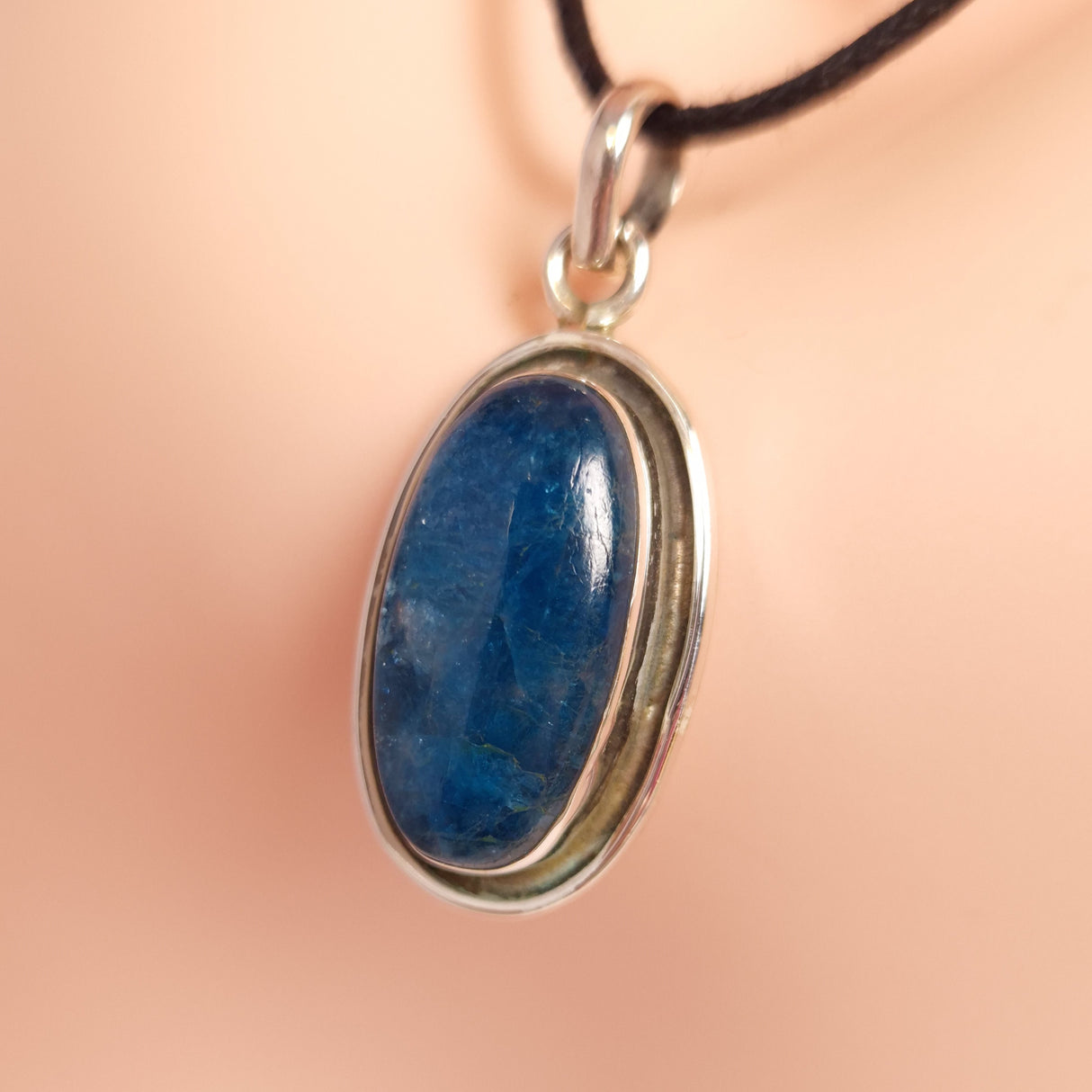 BLUE APATITE OVAL PENDANT set in STERLING SILVER 3SSBAO1