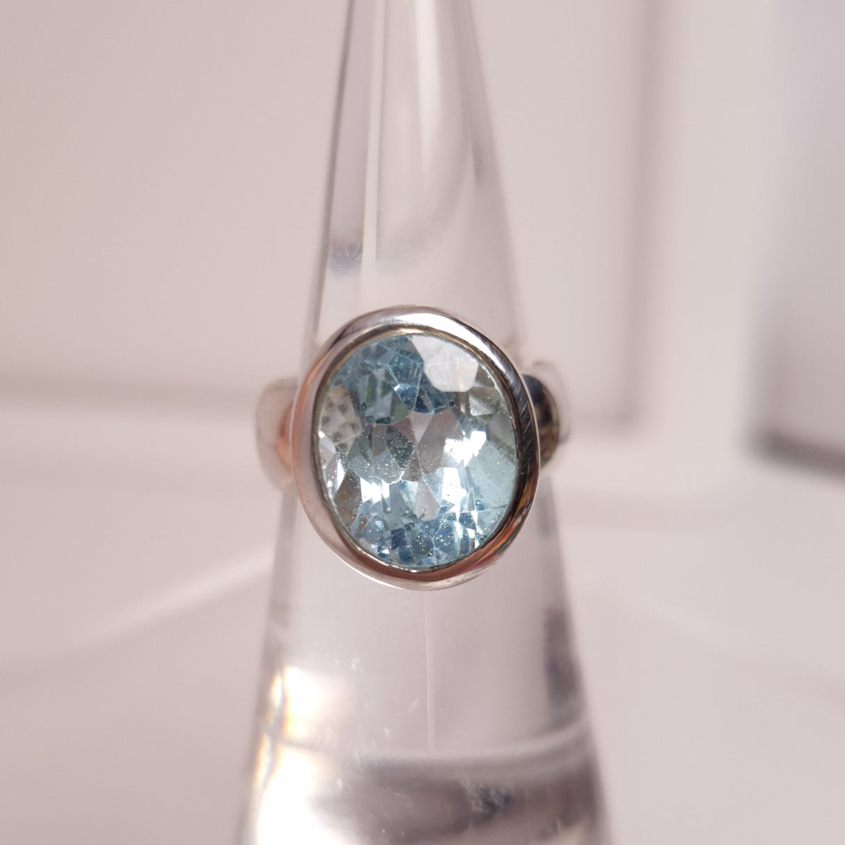 BLUE TOPAZ RING set in STERLING SILVER 3SSBTRI