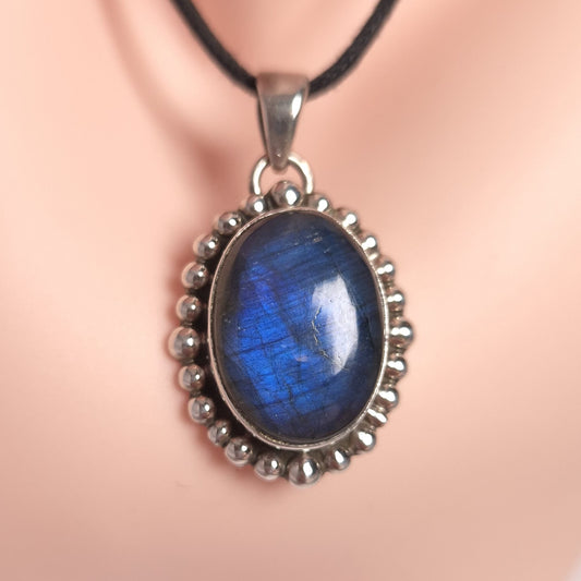 LABRADORITE PENDANT set in STERLING SILVER 3SSLPD1