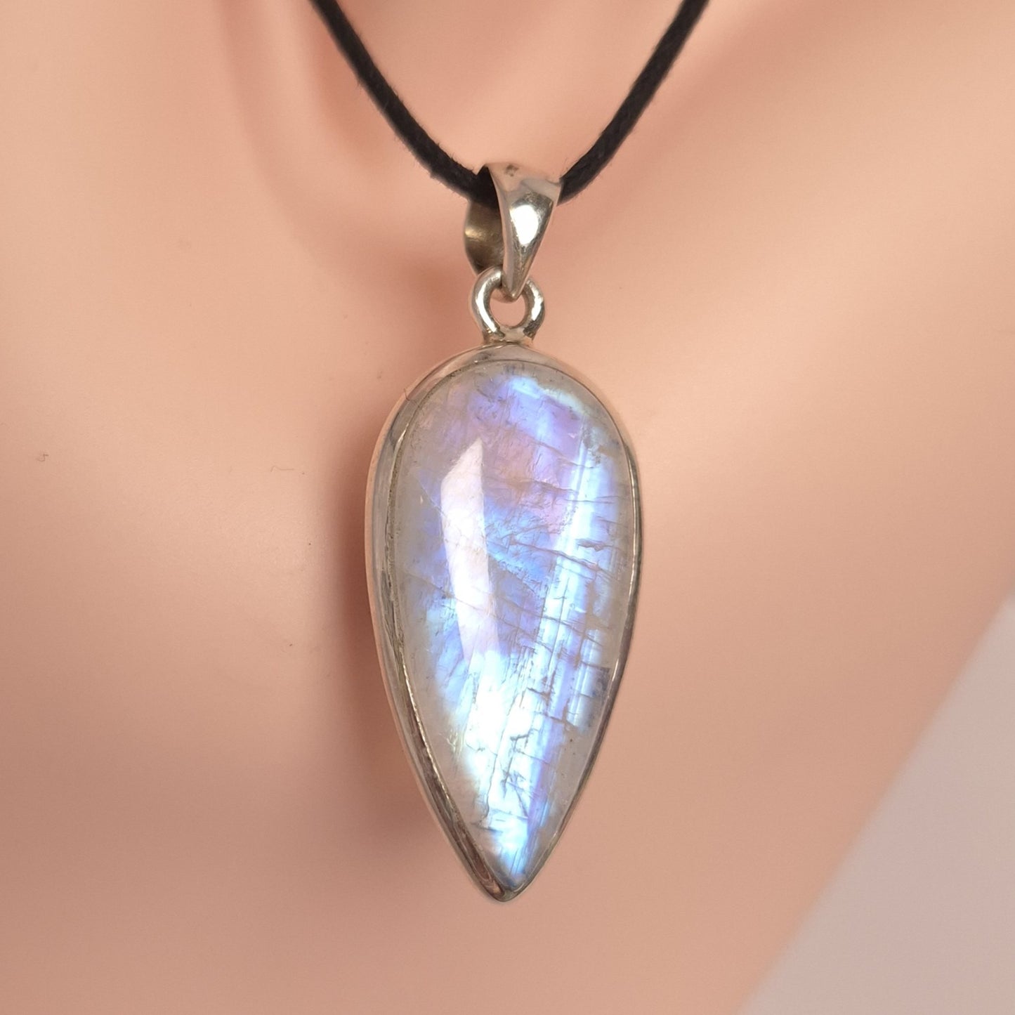 RAINBOW MOONSTONE PENDANT set in STERLING SILVER 3SSMSP1