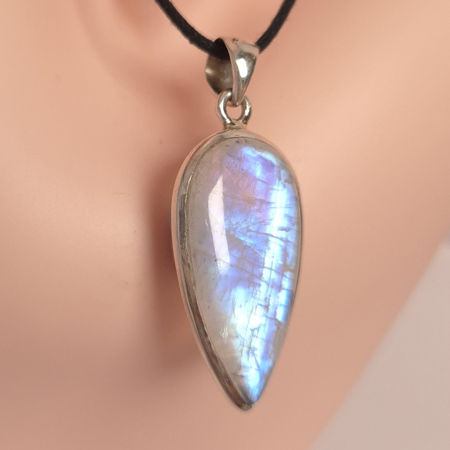 RAINBOW MOONSTONE PENDANT set in STERLING SILVER 3SSMSP1