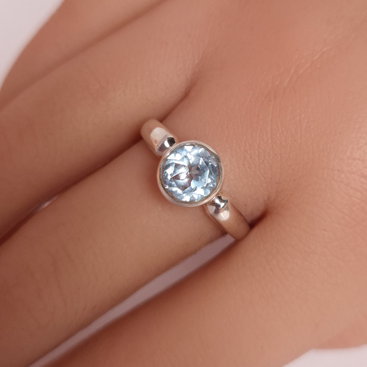 BLUE TOPAZ RING set in STERLING SILVER 3SSBTR2