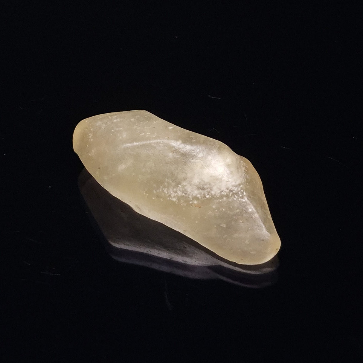 LIBYAN DESERT GLASS IMPACTITE, Eastern Sahara Desert XDG003