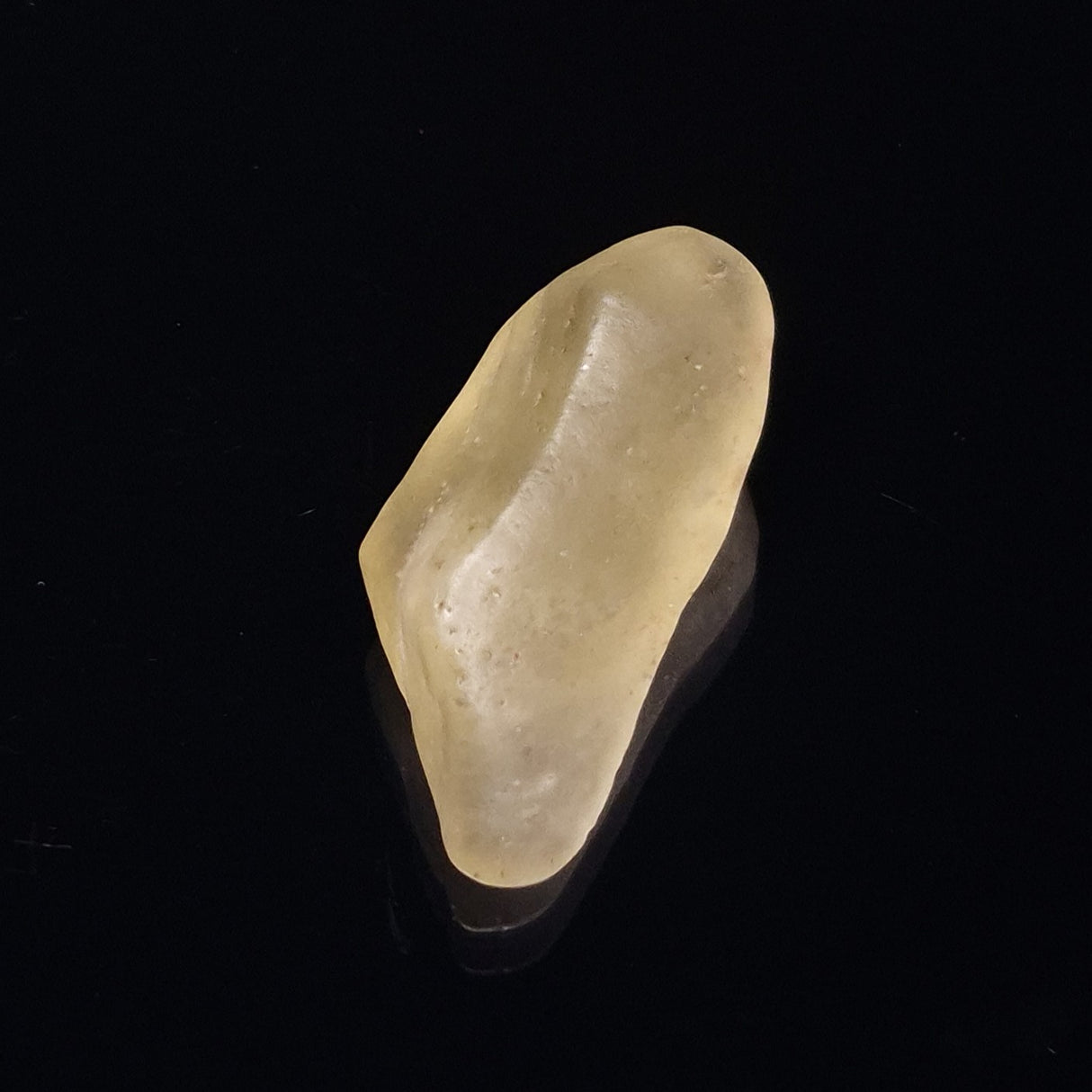LIBYAN DESERT GLASS IMPACTITE, Eastern Sahara Desert XDG003