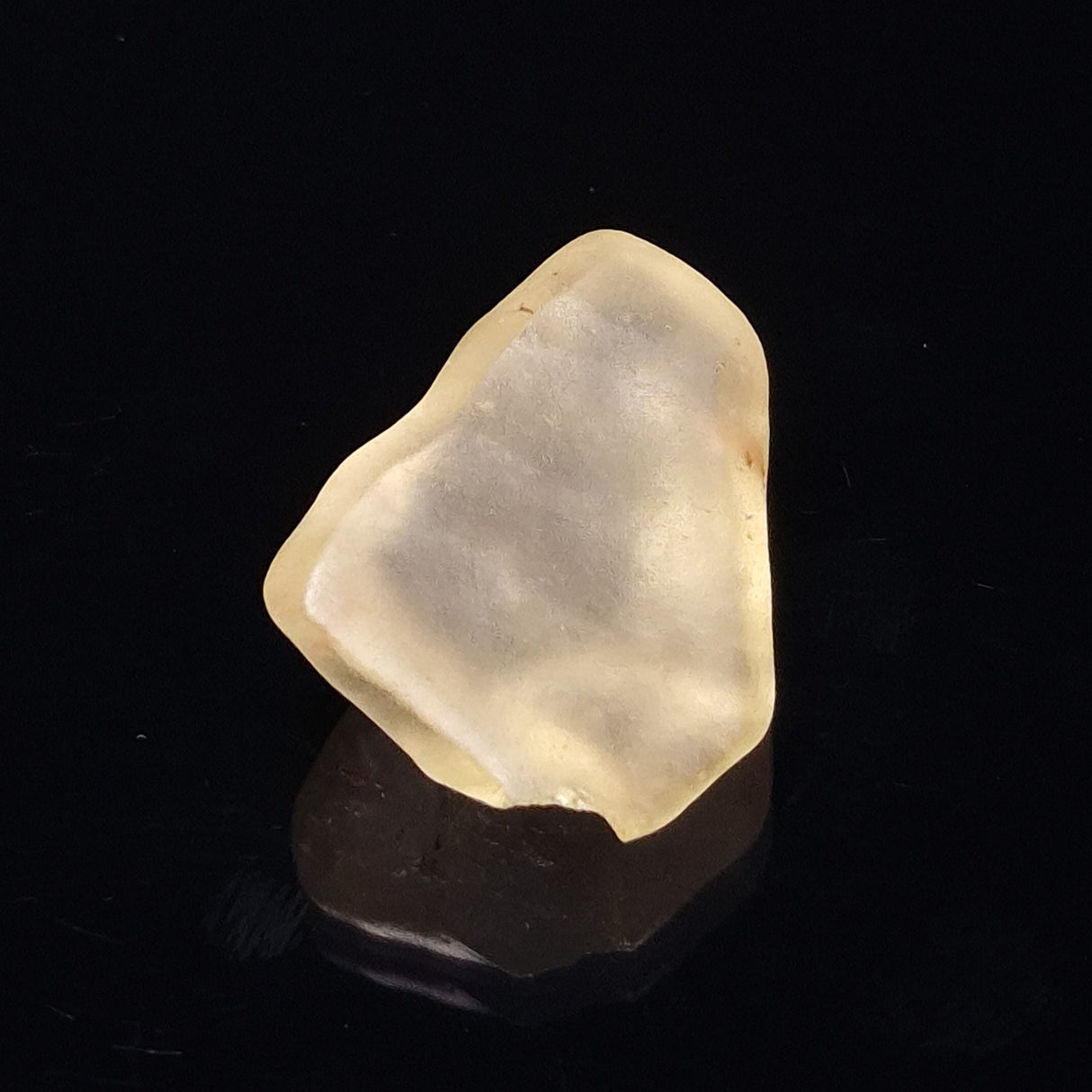 LIBYAN DESERT GLASS IMPACTITE, Eastern Sahara Desert XDG004