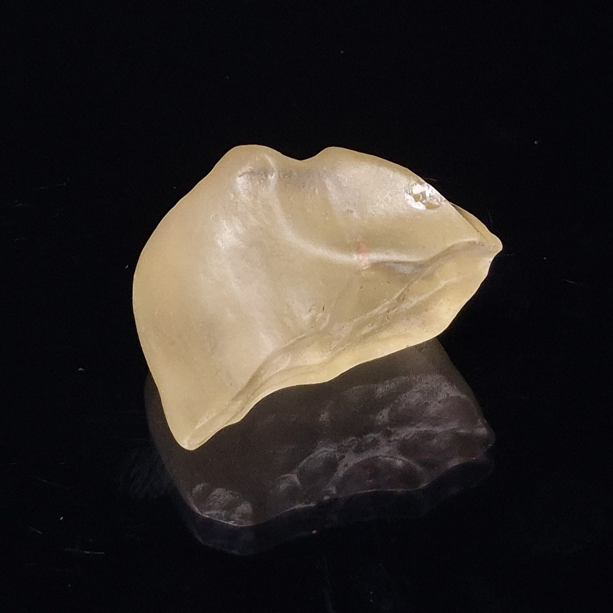 LIBYAN DESERT GLASS IMPACTITE, Eastern Sahara Desert XDG005