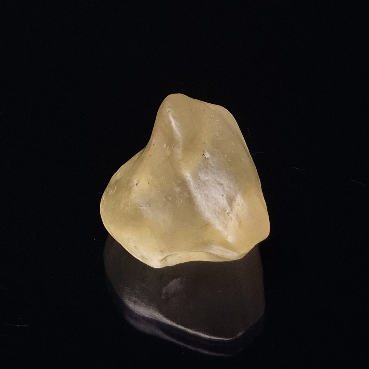 LIBYAN DESERT GLASS IMPACTITE, Eastern Sahara Desert XDG006