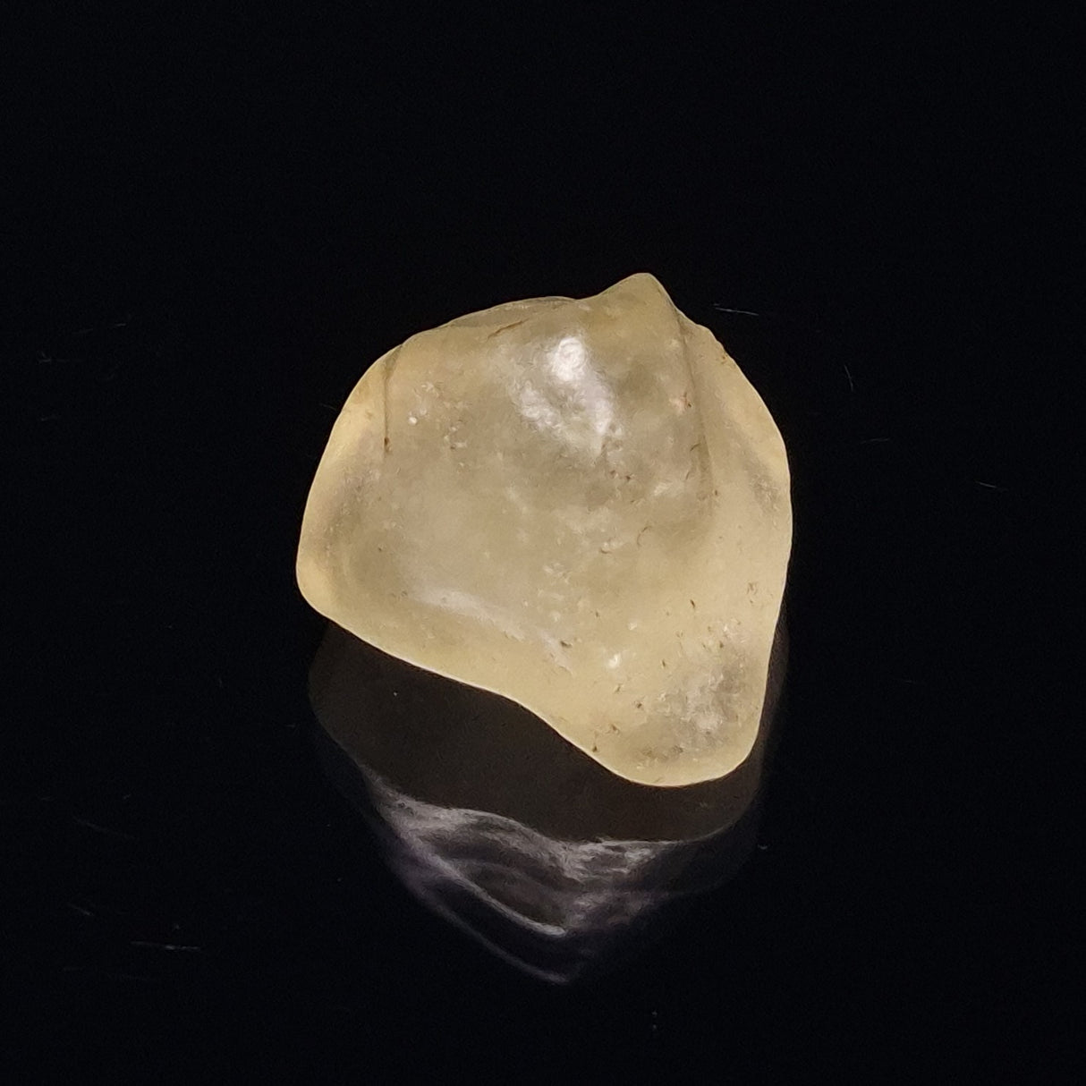 LIBYAN DESERT GLASS IMPACTITE, Eastern Sahara Desert XDG006