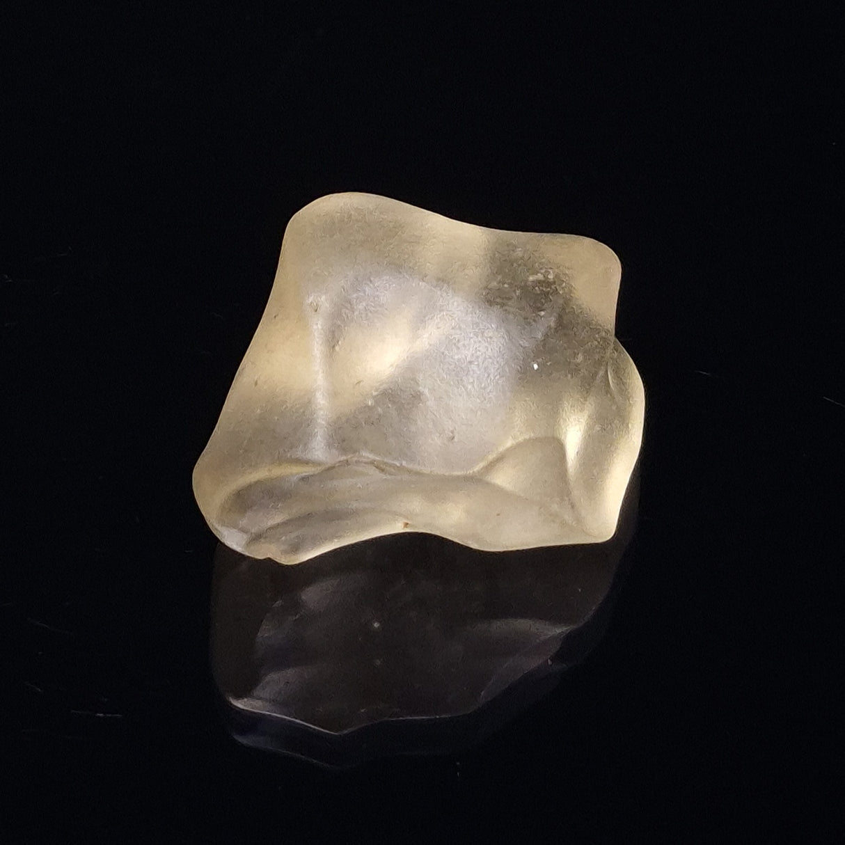 LIBYAN DESERT GLASS IMPACTITE, Eastern Sahara Desert XDG007