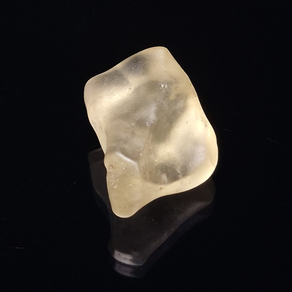 LIBYAN DESERT GLASS IMPACTITE, Eastern Sahara Desert XDG007