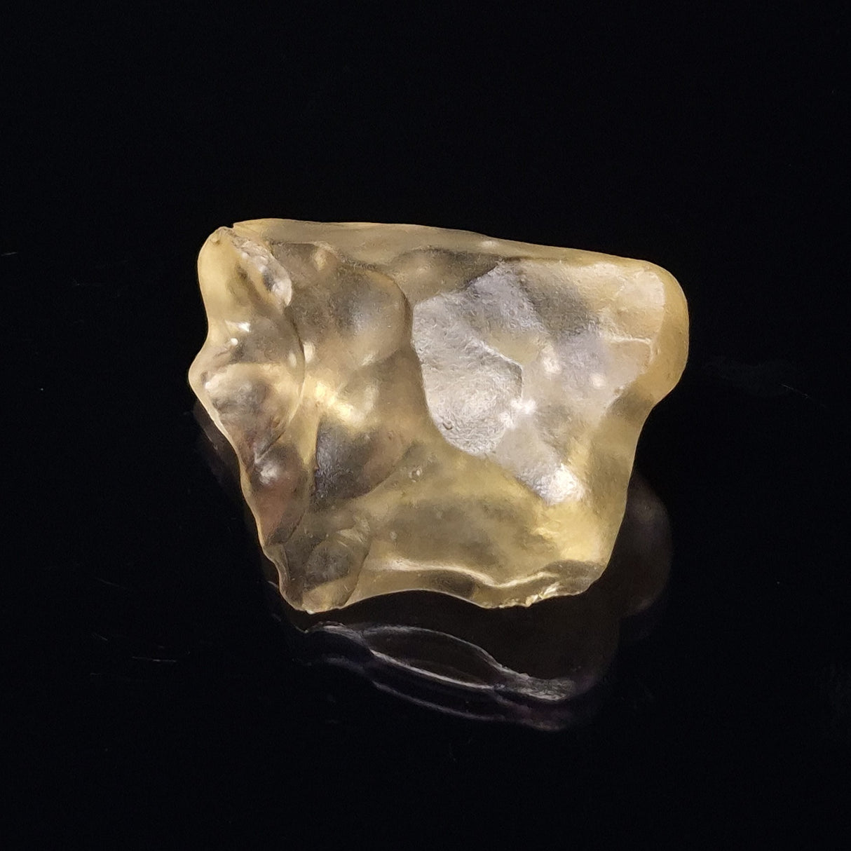 LIBYAN DESERT GLASS IMPACTITE, Eastern Sahara Desert XDG008