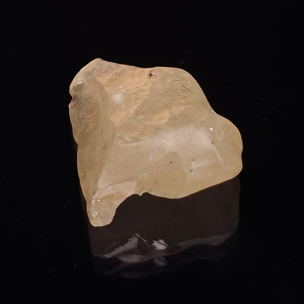 LIBYAN DESERT GLASS IMPACTITE, Eastern Sahara Desert XDG009