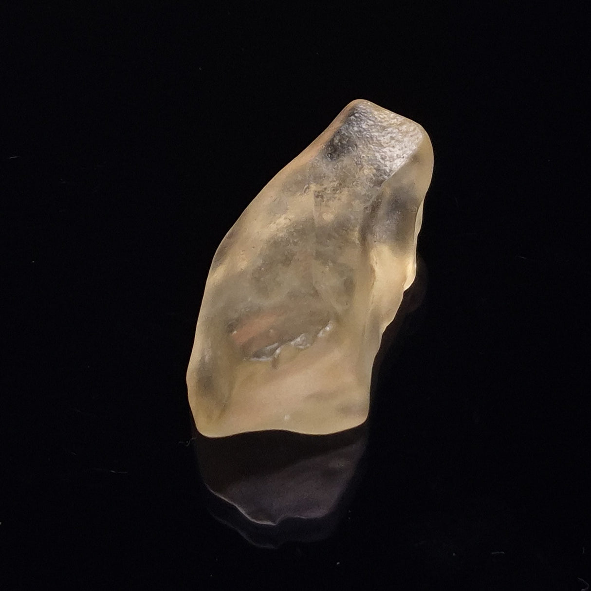 LIBYAN DESERT GLASS IMPACTITE, Eastern Sahara Desert XDG010