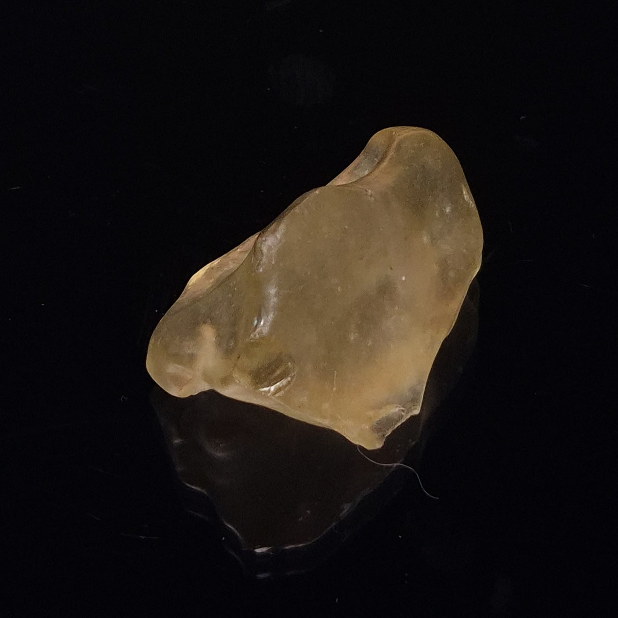 LIBYAN DESERT GLASS IMPACTITE, Eastern Sahara Desert XDG013