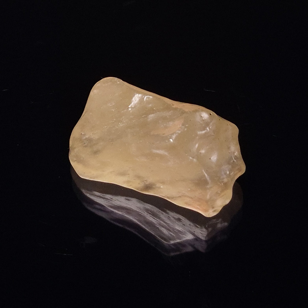 LIBYAN DESERT GLASS IMPACTITE, Eastern Sahara Desert XDG014