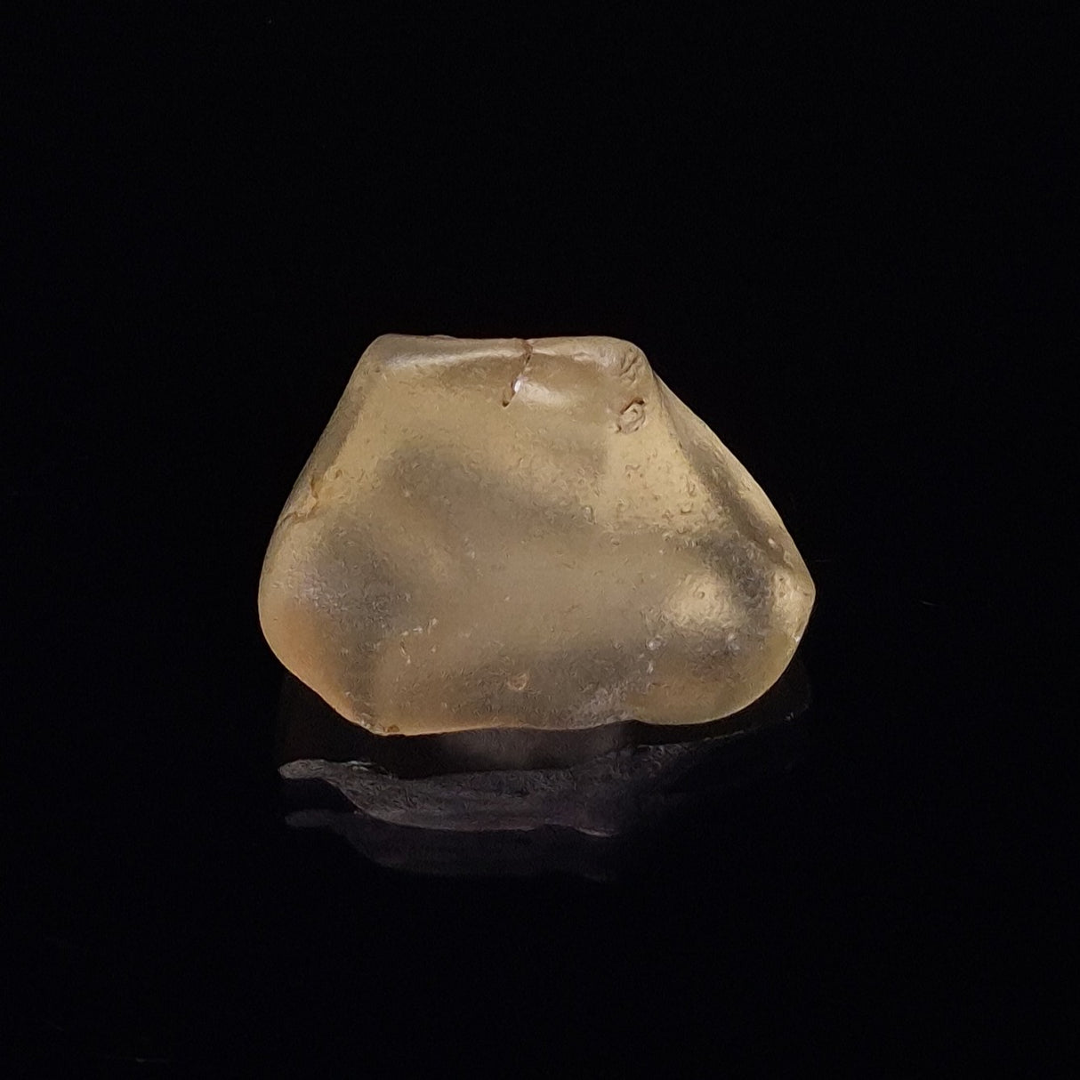 LIBYAN DESERT GLASS IMPACTITE, Eastern Sahara Desert XDG017