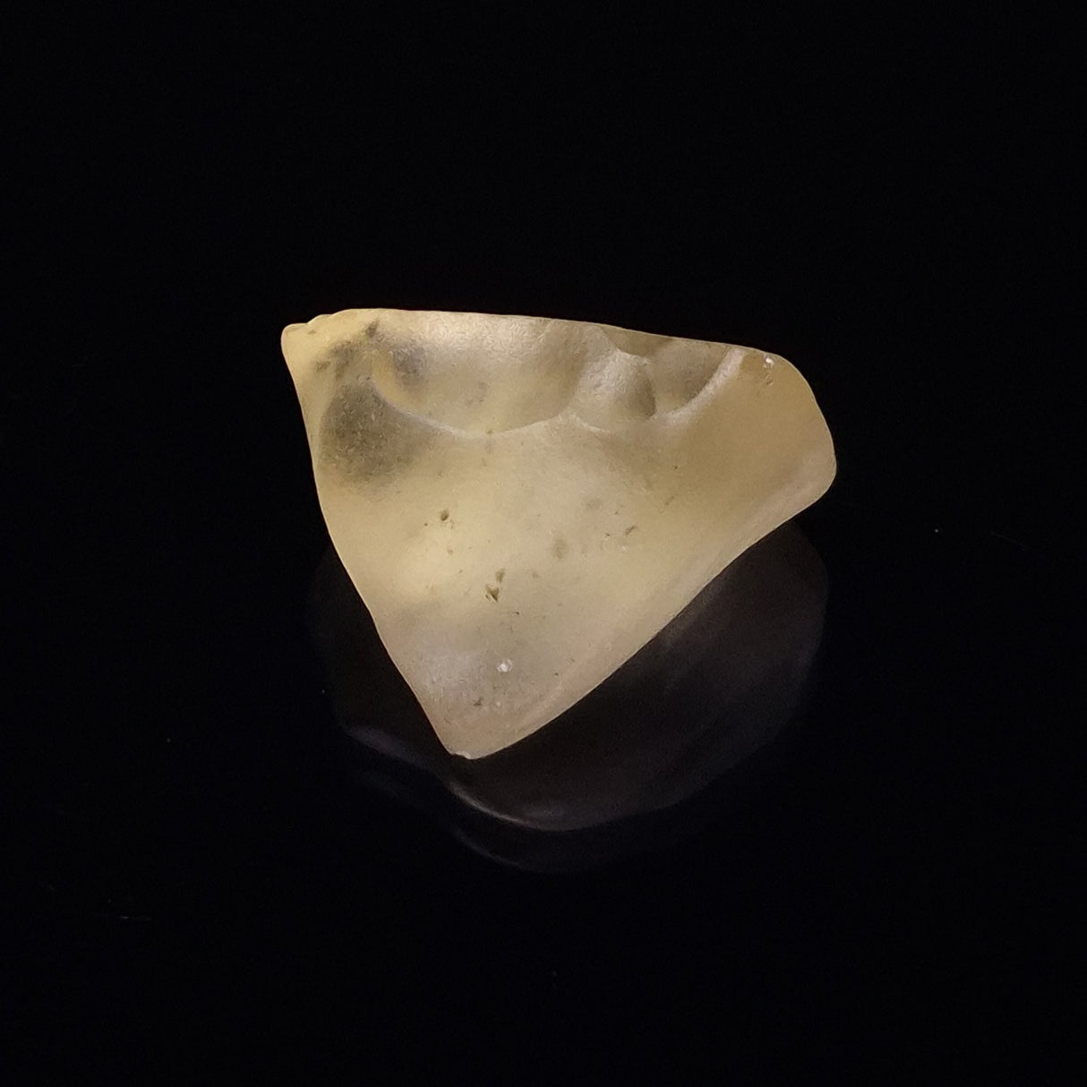 LIBYAN DESERT GLASS IMPACTITE, Eastern Sahara Desert XDG018
