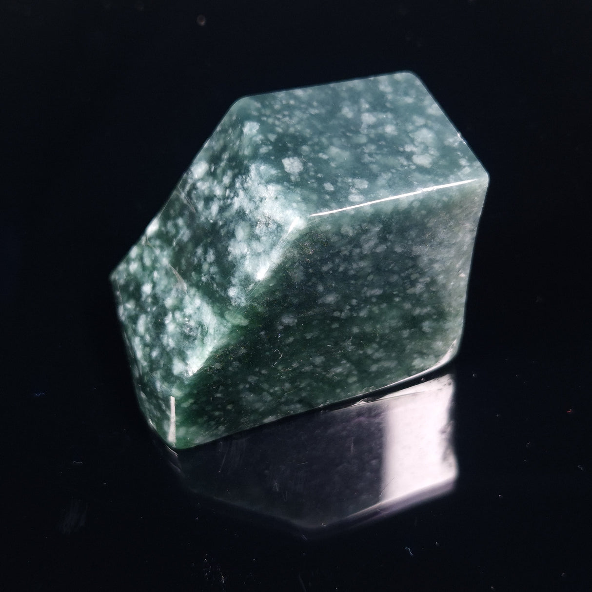 JADE FREE FORM, Burma YBJ006