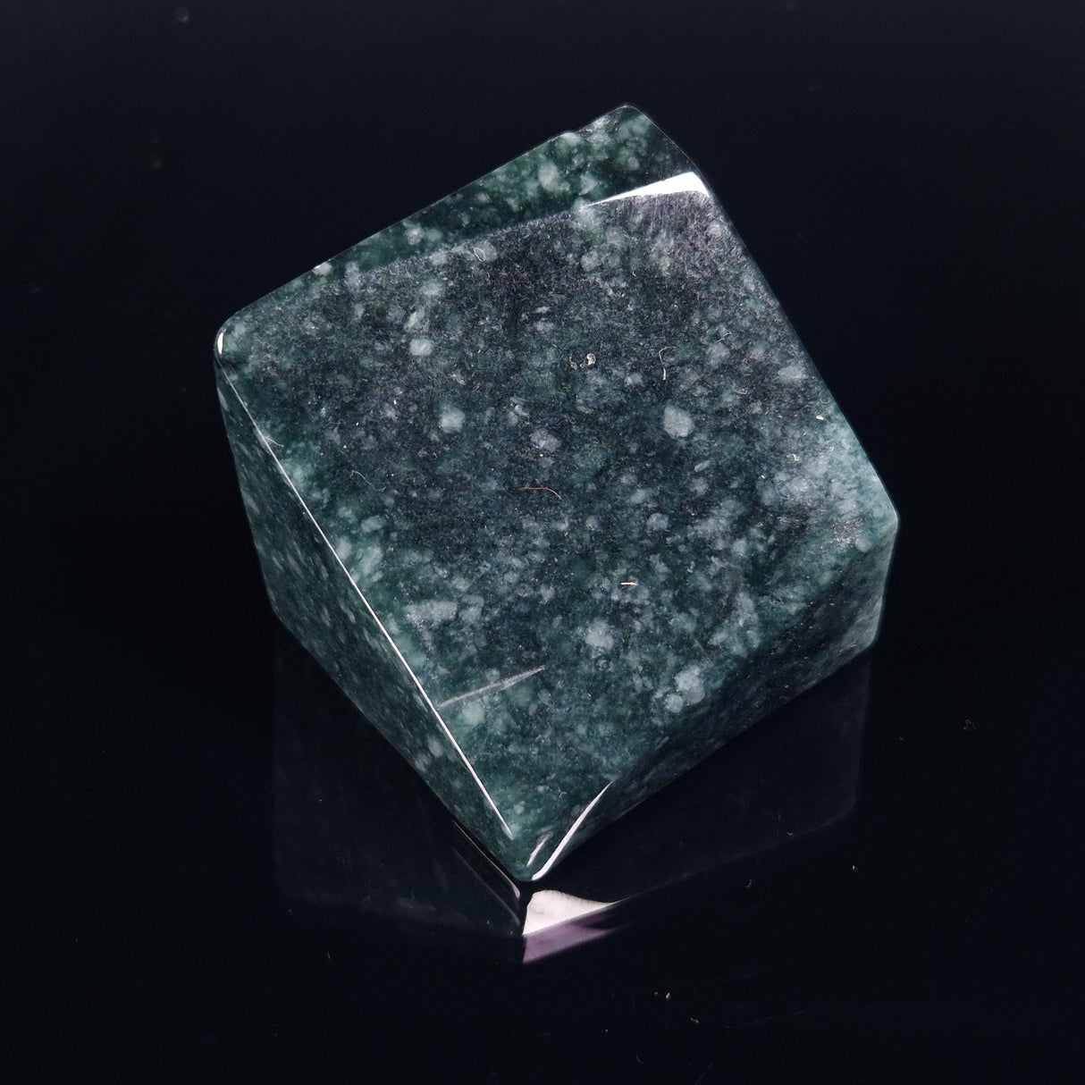 JADE FREE FORM, Burma YBJ009