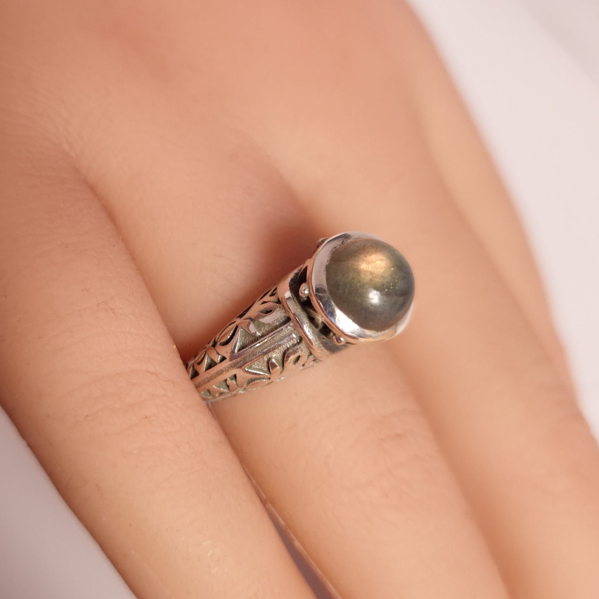 LABRADORITE RING set in STERLING SILVER 3SSR1