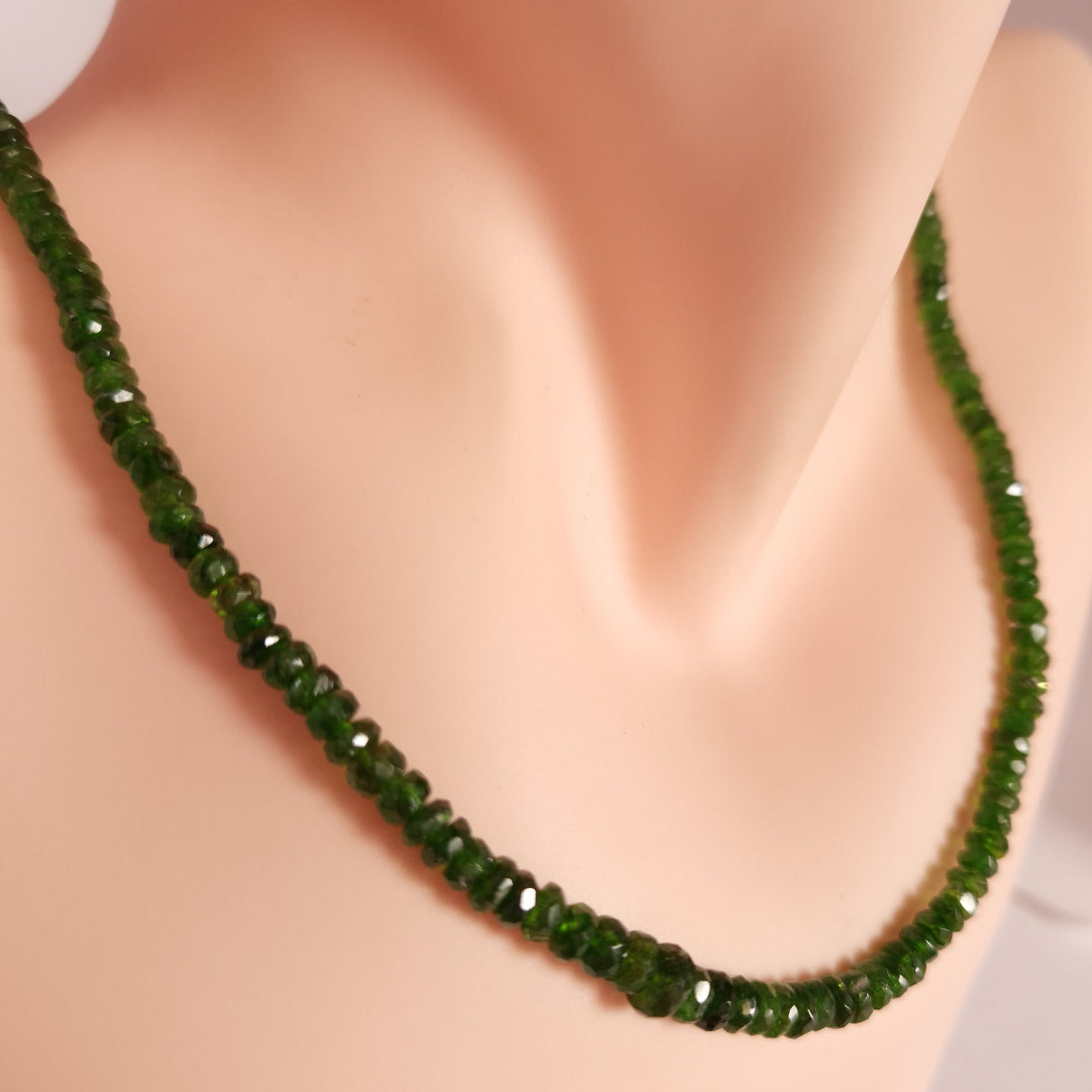 TSAVORITE GARNET NECKLACE 3SSTGN