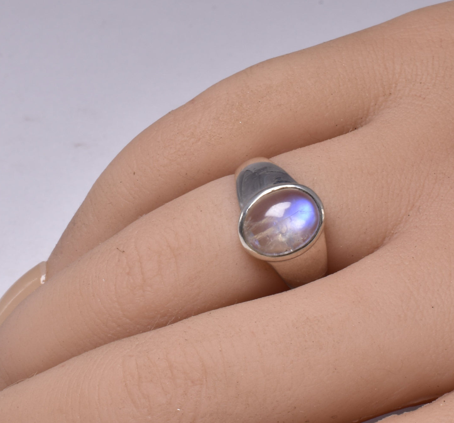MOONSTONE RING set in STERLING SILVER, SIZE L/6 J207