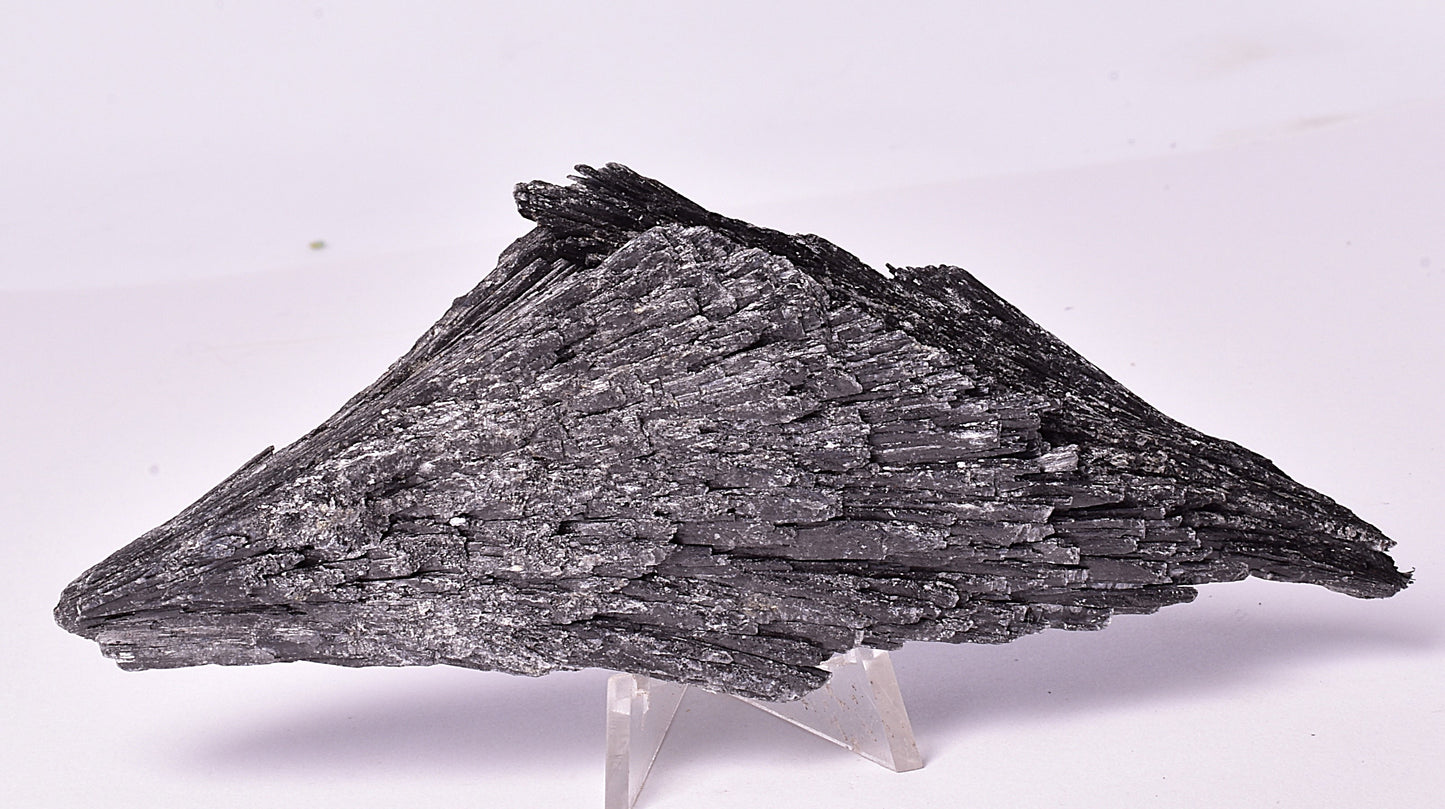 BLACK KYANITE, NATURAL FORM M50