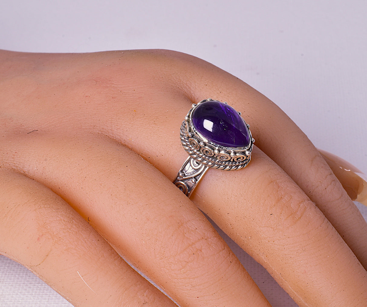 AMETHYST RING with ORNATE STERLING SILVER BAND, size 11/V J58