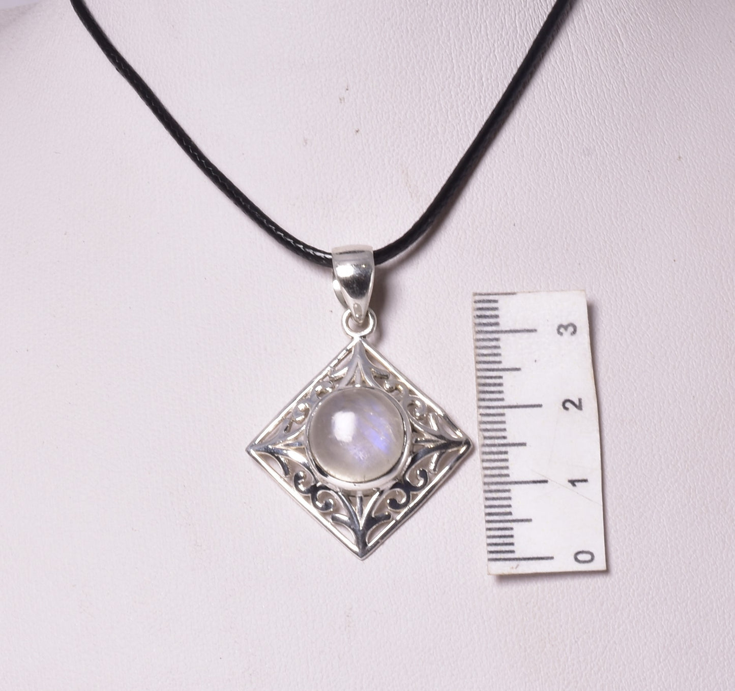 MOONSTONE CRYSTAL PENDANT set in STERLING SILVER J229